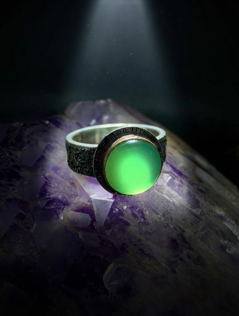Chrysoprase Green Gold
The Australian Genesis: How Ancient Weathering Forged the World's Finest Chrysoprase